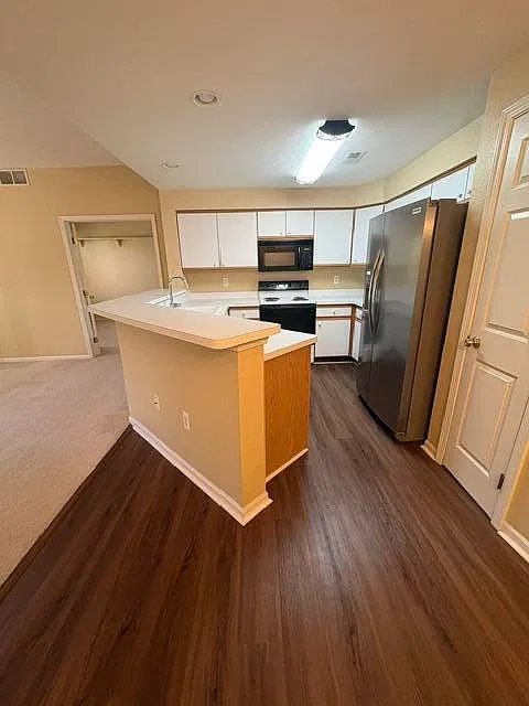 2 bed, 2.0 bath, 1382 sqft, $1,800 — Photo 4