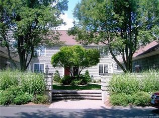 17 Harwich Ln, West Hartford, CT 06117