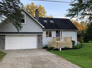 3029 Ponemah Dr, Fenton, MI 48430