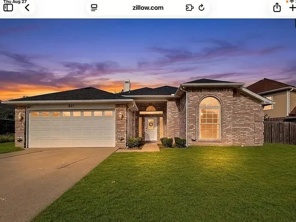 211 Ember Glen Dr, Arlington, TX 76018