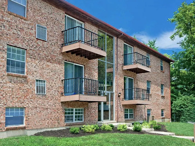 Crown Crossing Apartments — Photo 10