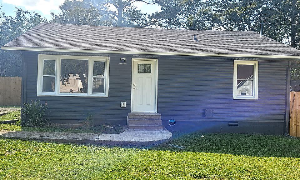 1st image of 702 Mill St