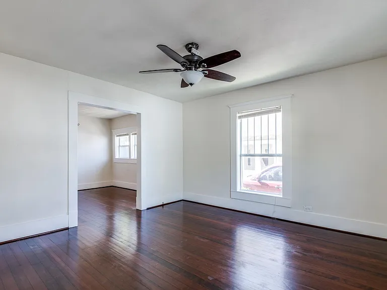 210 E Standifer St — Photo 7