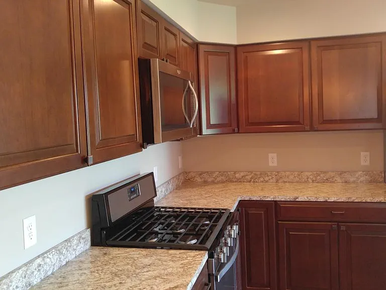 436 W Mount Vernon St — Photo 3