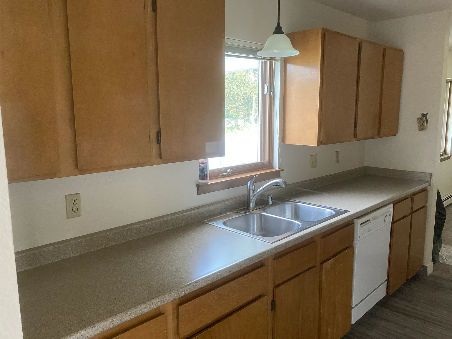 4 bed, 1820 sqft, $2,500 — Photo 2