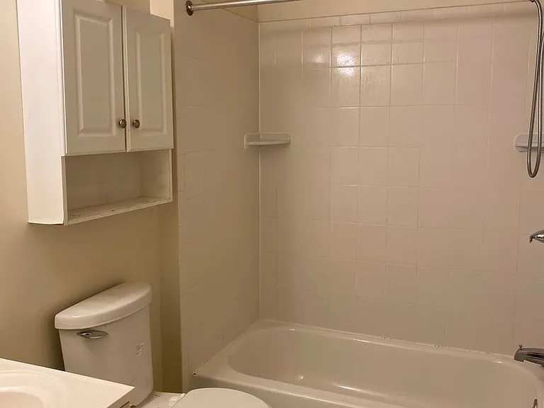 Valley Green Apartments — Photo 34
