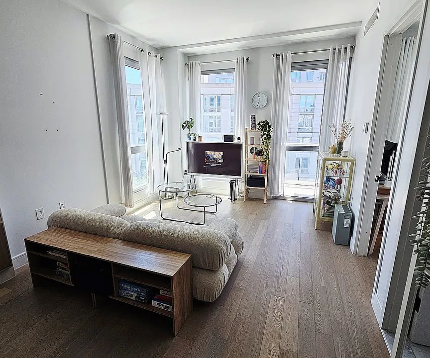 1st image of 2243 Jackson Ave #4H