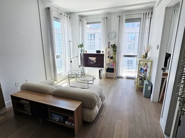 2243 Jackson Ave #4H, Long Island City, NY 11101