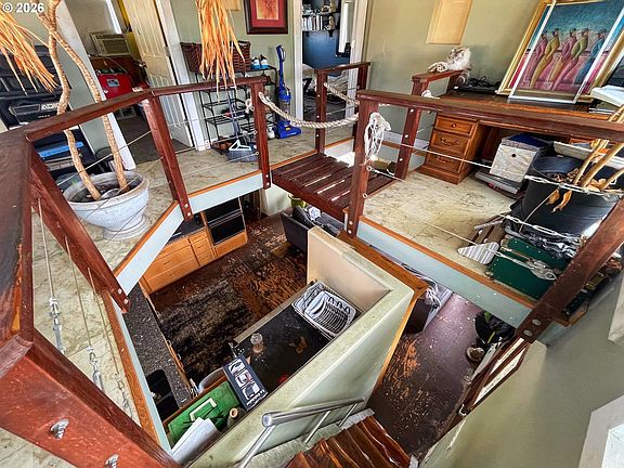 17th image of 1819 N Jantzen Ave