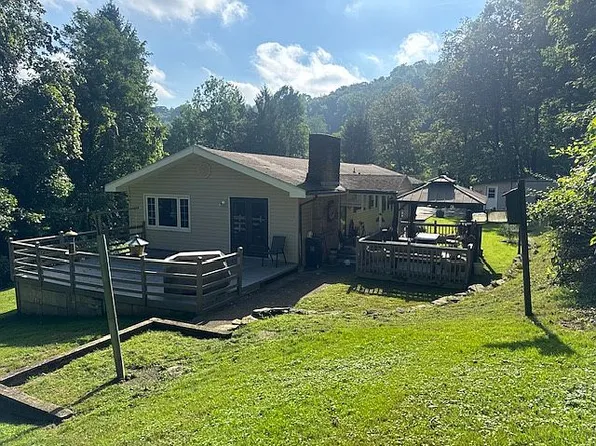 800 Cedar Rocks Rd, Wheeling, WV 26003