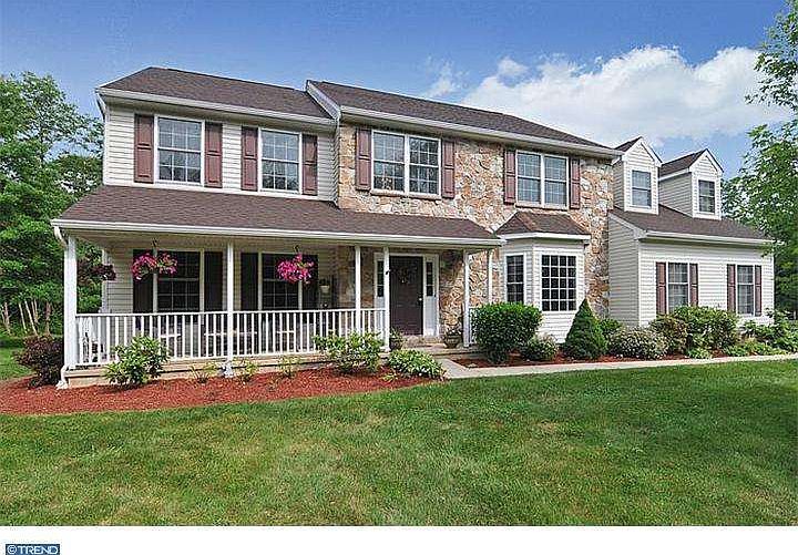 1st image of 204 Hollowbush Ln