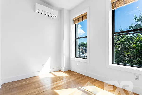 Rented by EXR | media 49