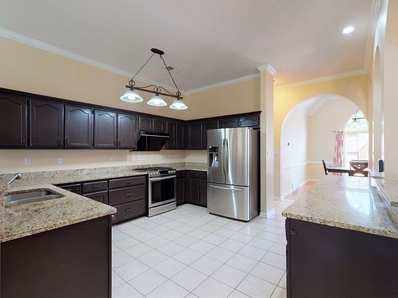 5th image of 605 Alexandria Dr