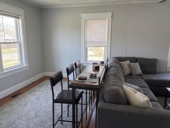 4th image of 25 Rosebank Ave #2
