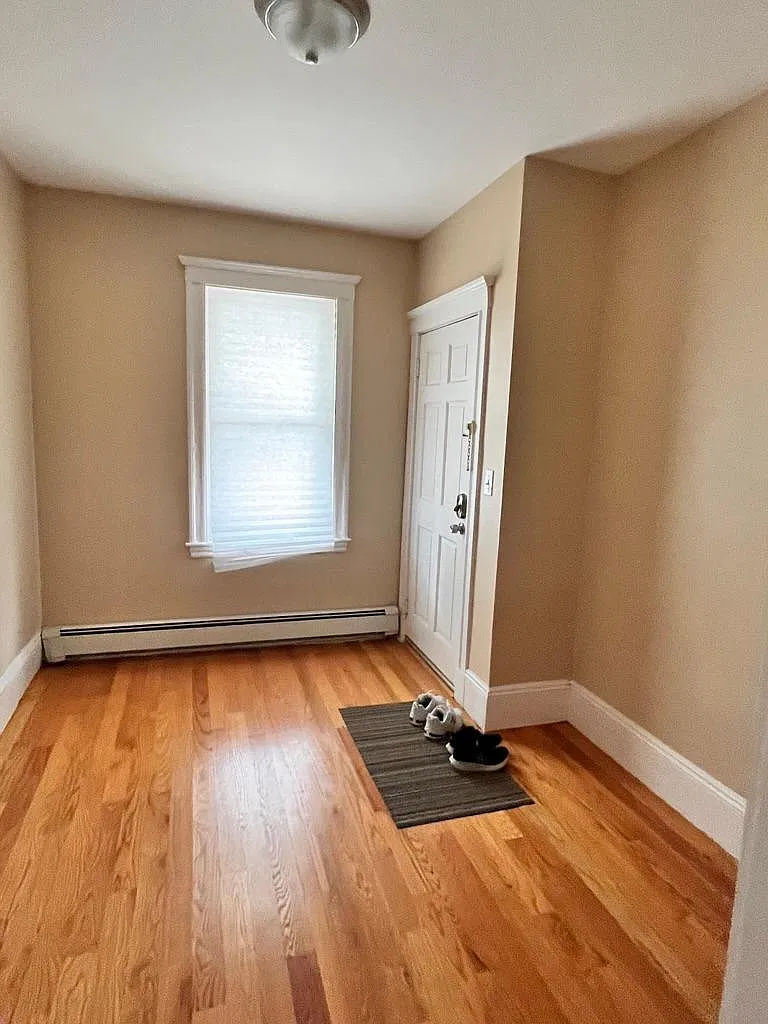3 bed, 925 sqft, $2,850 — Photo 3