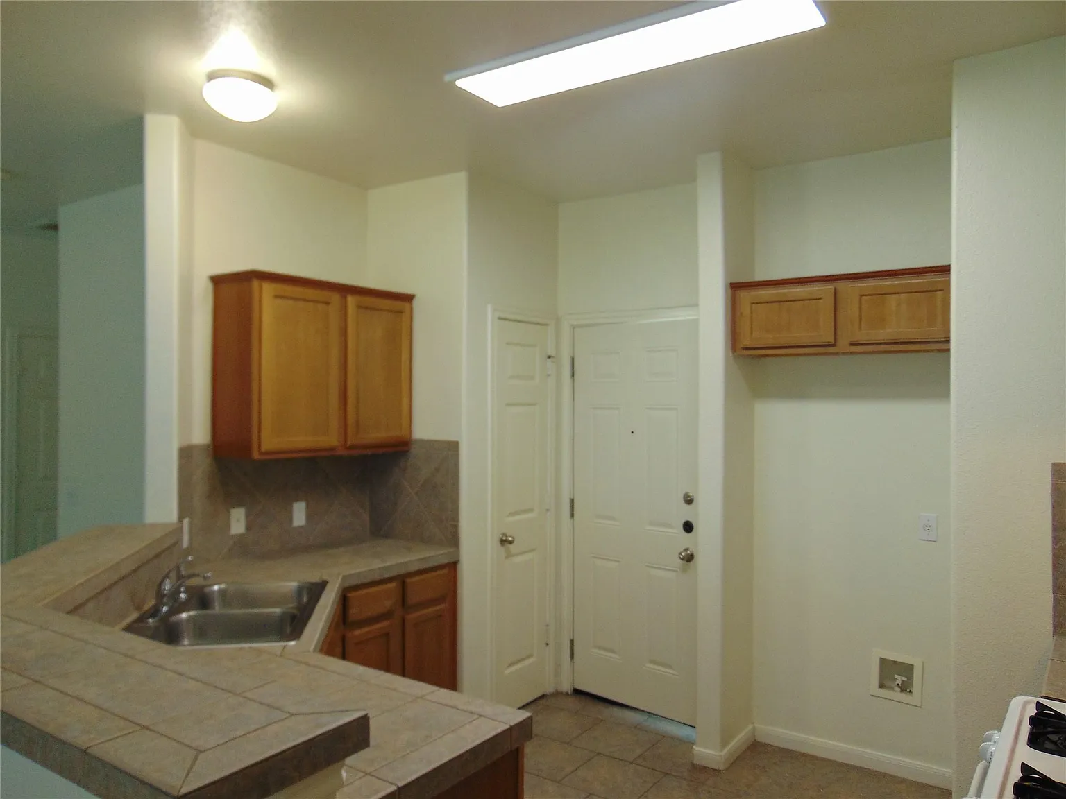 3 bed, 2.5 bath, 1516 sqft, $1,850 — Photo 4