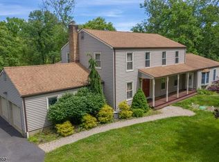 78 Race St, Pittstown, NJ 08867