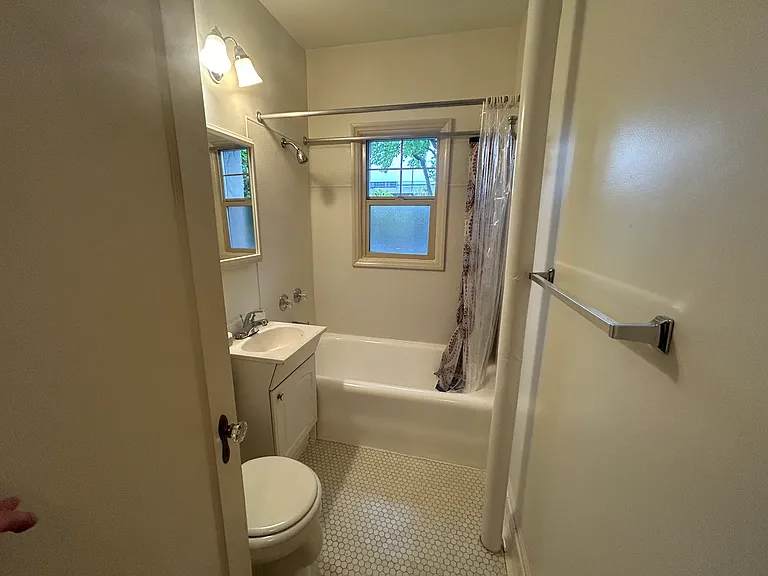 1530 NE 10th Ave #101 — Photo 4