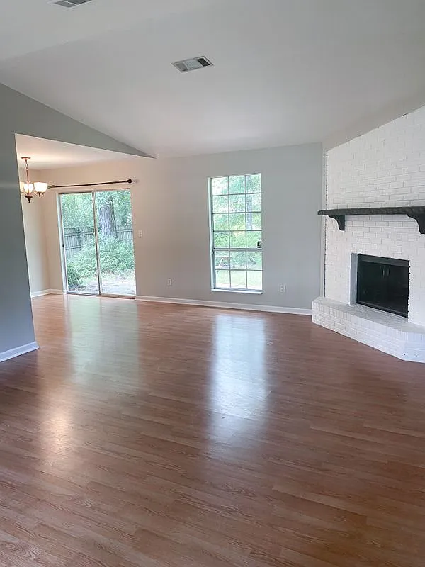 3 bed, 2.0 bath, 1172 sqft, $1,600 — Photo 4