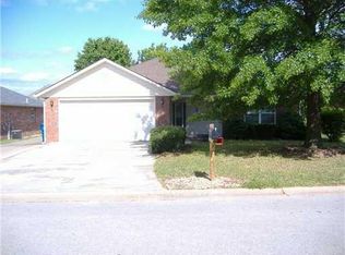 4 Jordan Ln, Bentonville, AR 72712