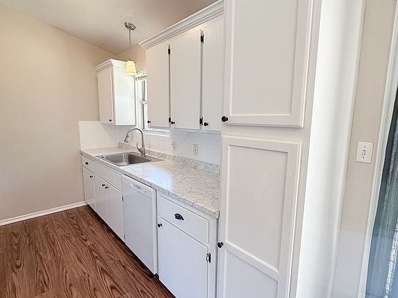 4th image of 6861 NW Willow Springs Dr
