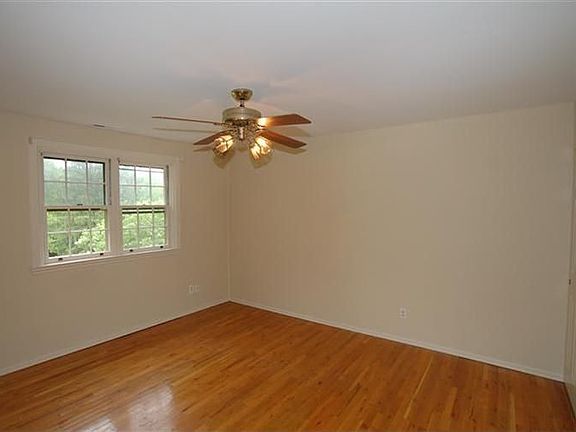 4th image of 14 Creekwood Sq