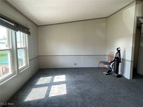 3rd image of 1040 Sagramore Dr S