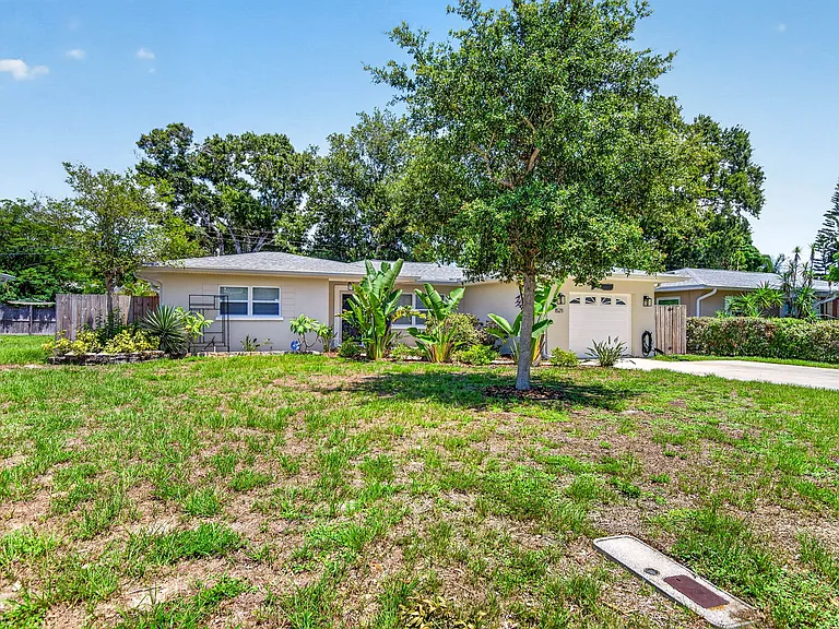 1521 San Roy Dr — Photo 1