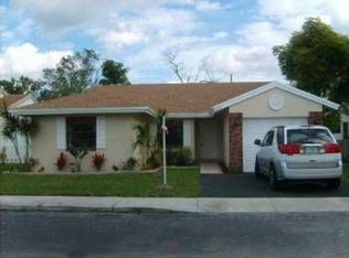530 Green River Ln, Davie, FL 33325