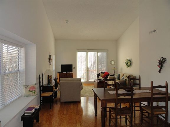4th image of 4106 Foxwood Dr S