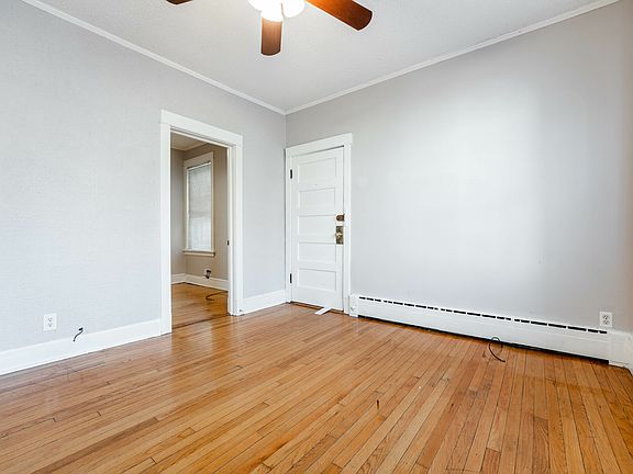 3rd image of 3221 N Leavitt St APT 1