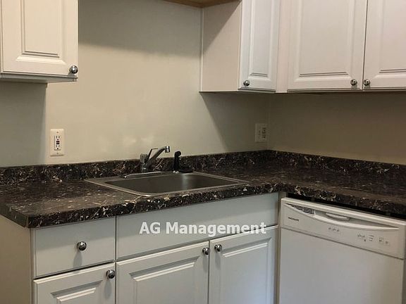 3rd image of 17 Clairmont Pl APT B