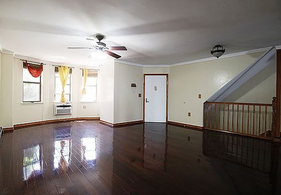 3rd image of 111 Mac Dougal St #1