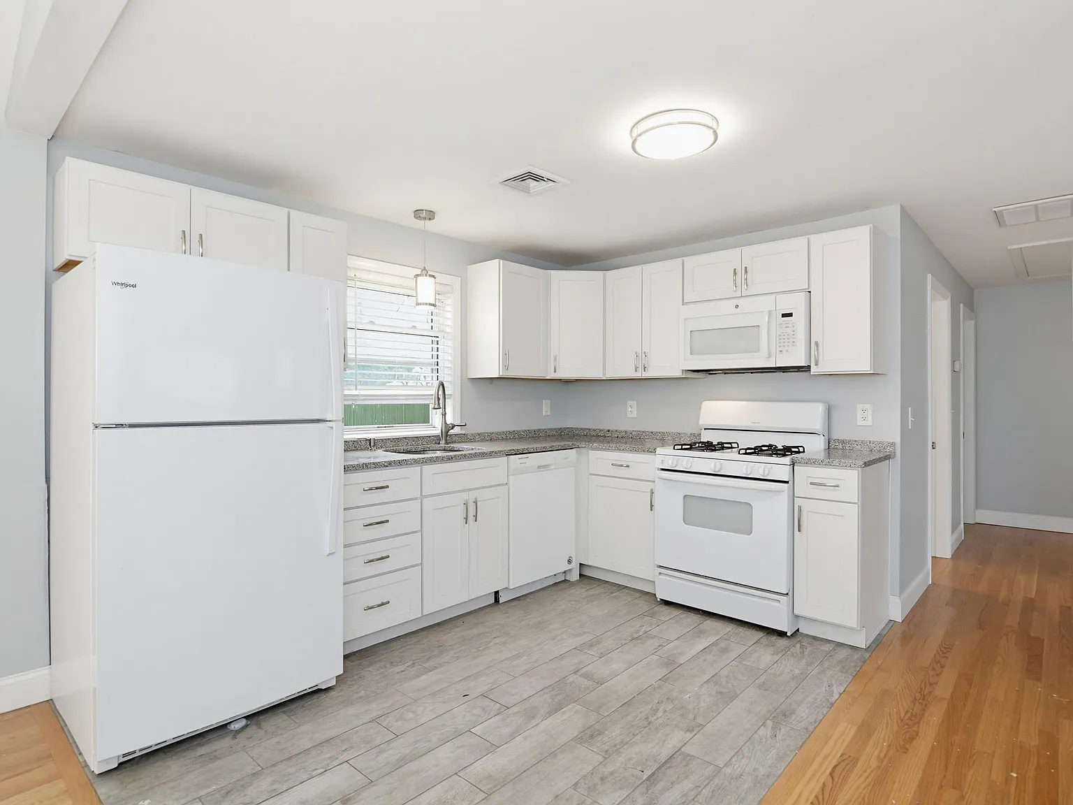 2 bed, 1.0 bath, 864 sqft, $2,350 — Photo 4
