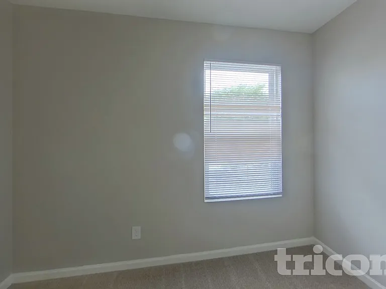 1048 Silverberry St — Photo 11