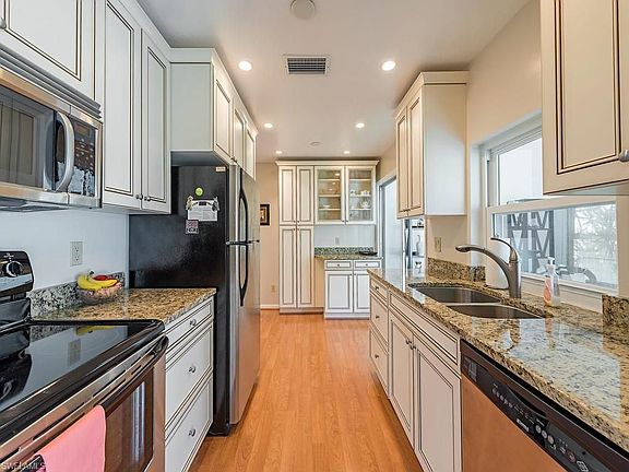 4th image of 1033 Forest Lakes Dr