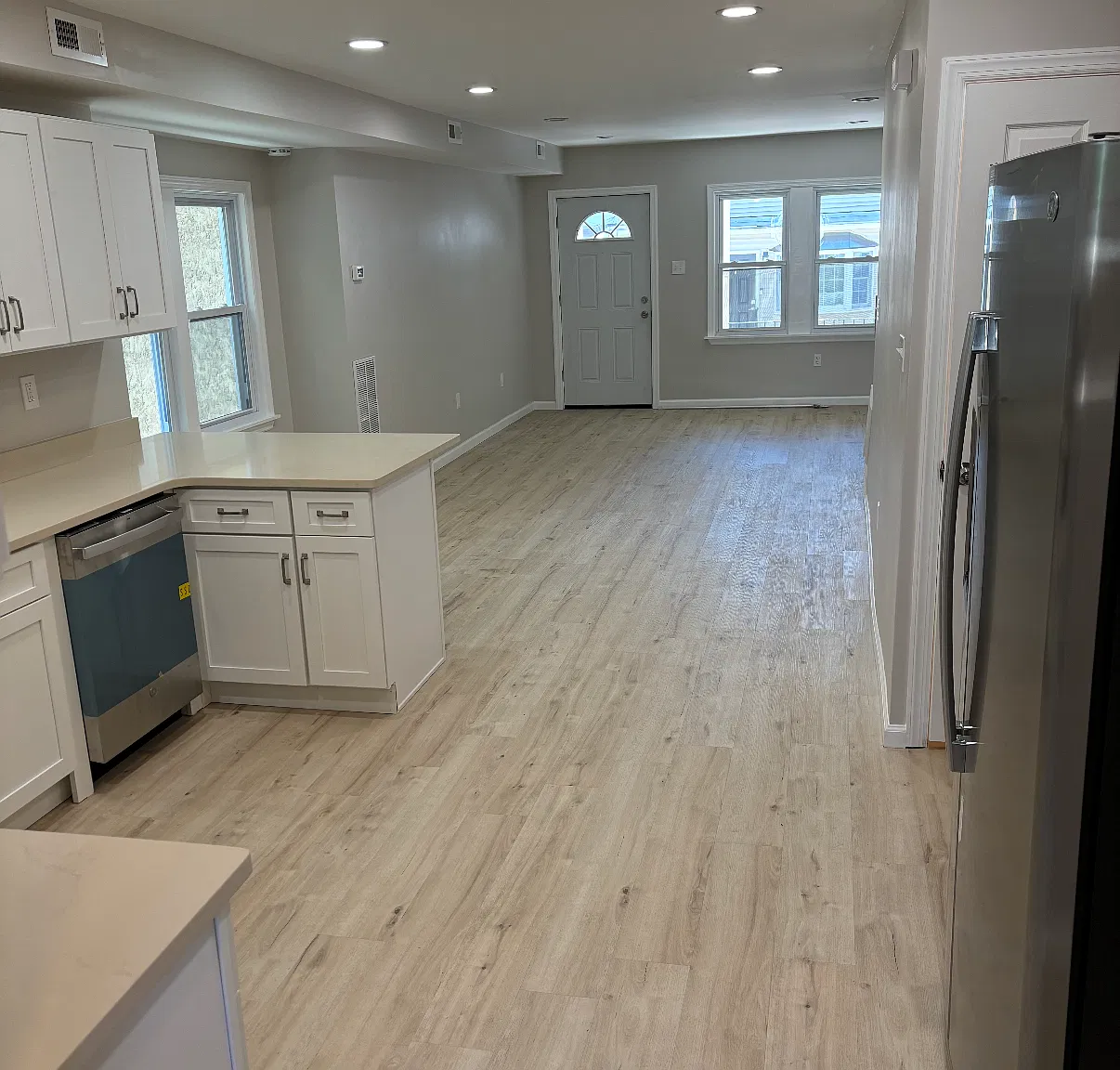 3 bed, 1.5 bath, 1068 sqft, $2,600 — Photo 4