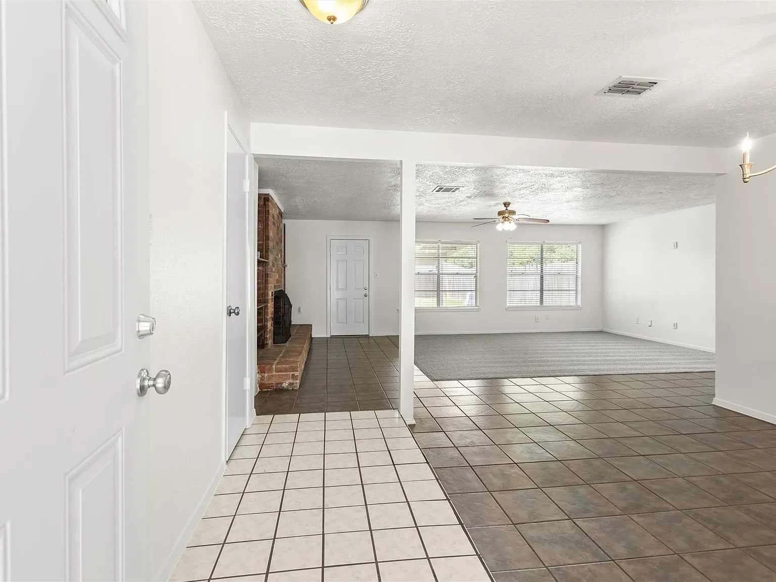 3 bed, 2.0 bath, 1643 sqft, $1,800 — Photo 3