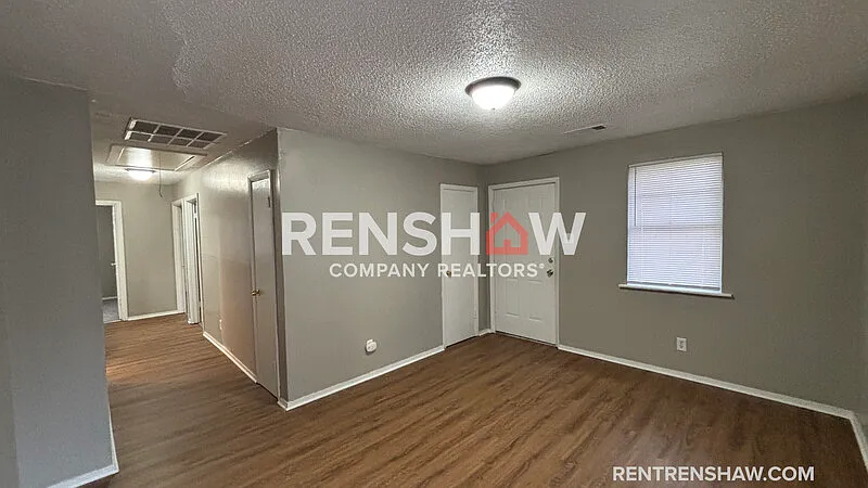 3 bed, 1.0 bath, 960 sqft, $925 — Photo 2