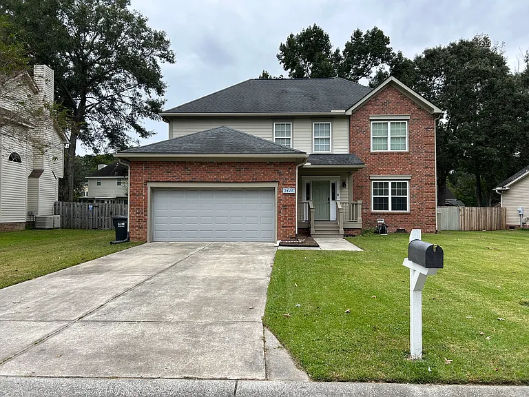 5428 Roxbury Dr — Photo 1