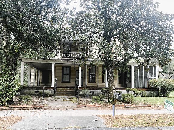 3rd image of 851 Carlisle St