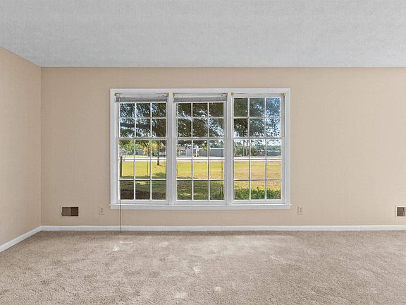5th image of 1757 Saint Matthews Rd