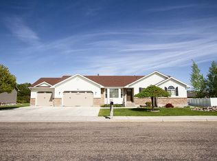 921 Matchpoint Dr, Ammon, ID 83406