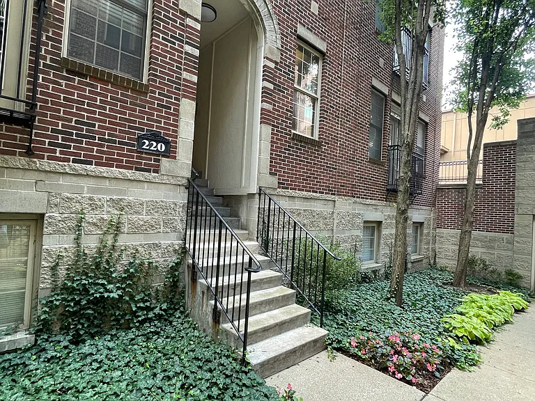 220 N Cleveland St #C — Photo 2