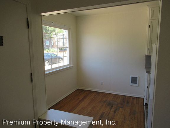 3rd image of 1070 Leffelle St SE #4915743
