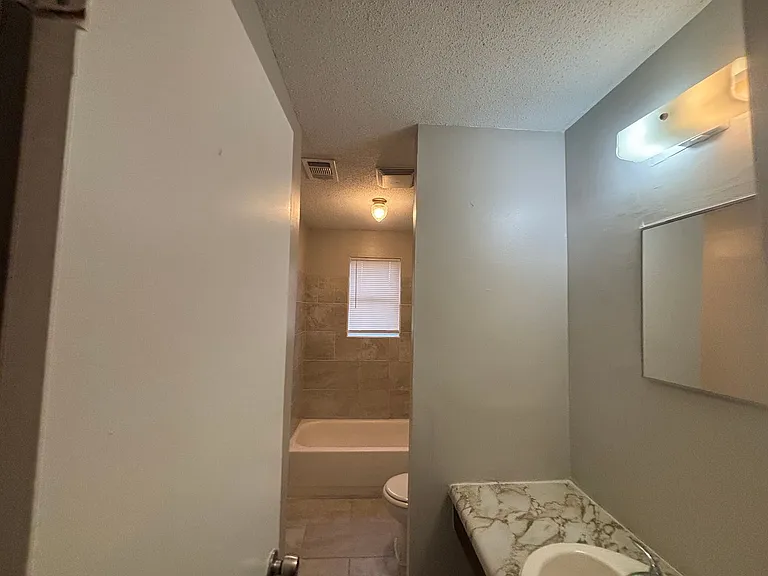 1423 Todds Creek Cv — Photo 8