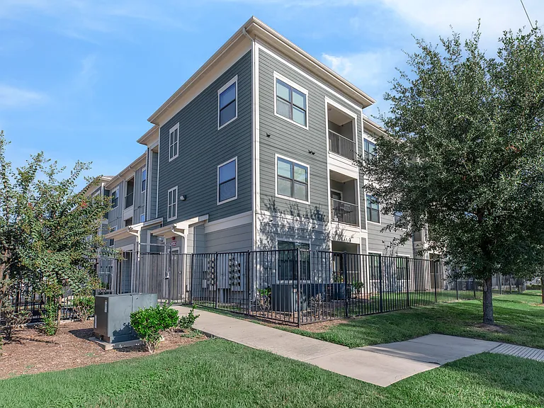 Alexis Apartments — Photo 19