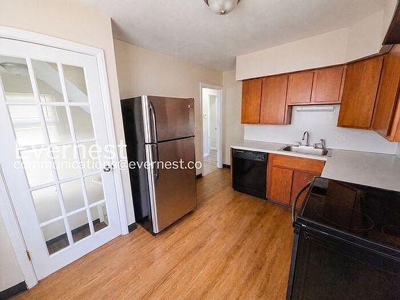 2nd image of 749 Racine Ave