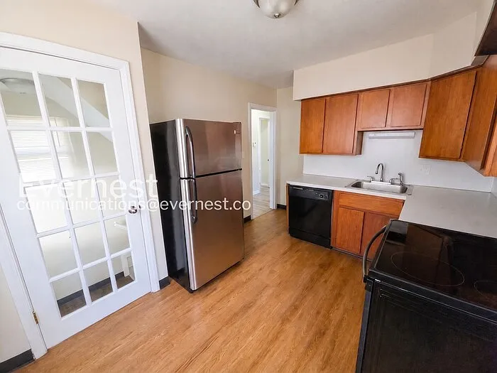 749 Racine Ave — Photo 2