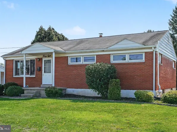 48 Kensington Dr, Camp Hill, PA 17011